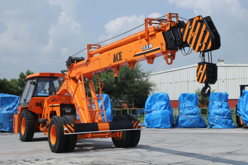 Free stock photo of 16 ton crane, 16 ton pick-n-carry crane, 16xw